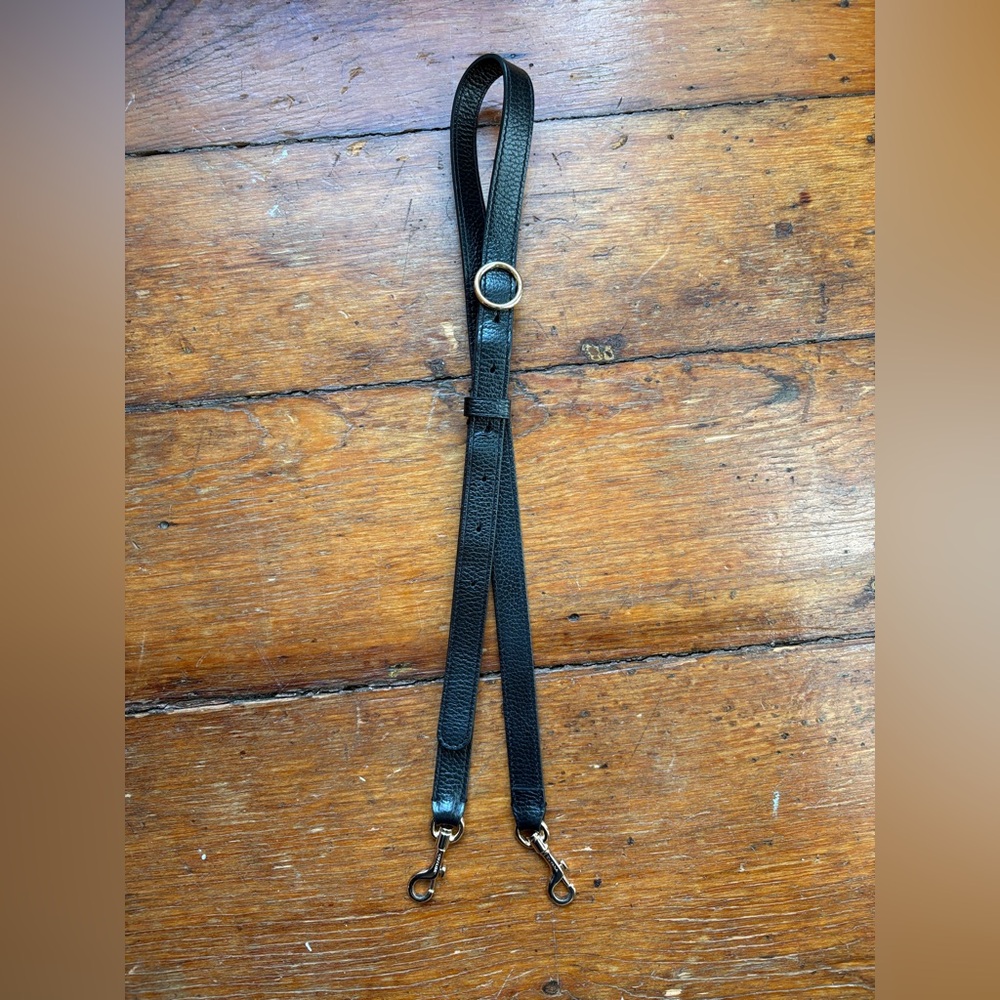 Cuyana Adjustable Strap Pebbled Black Leather - Picture 2 of 4